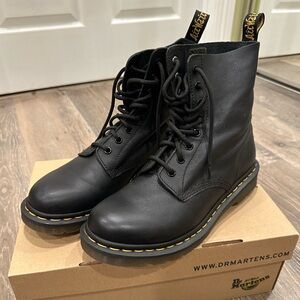 Dr. Martens 1460 Women’s Virginia Leather Boots